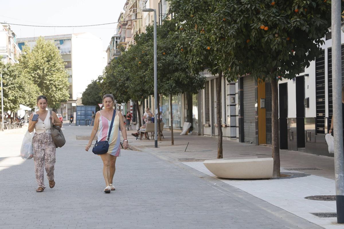 La Viñuela estrena mobiliario tras su peatonalización La Viñuela estrena mobiliario tras su peatonalización
