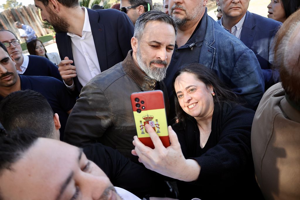 Todas las imágenes de la visita de Santiago Abascal en Murcia este domingo