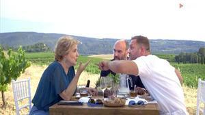 Pilar Rahola, Llucià Ferrer i Nacho Vidal, entre vinyes de Sant Sadurní, en el programa ’Estranyes parelles’, de TV-3.