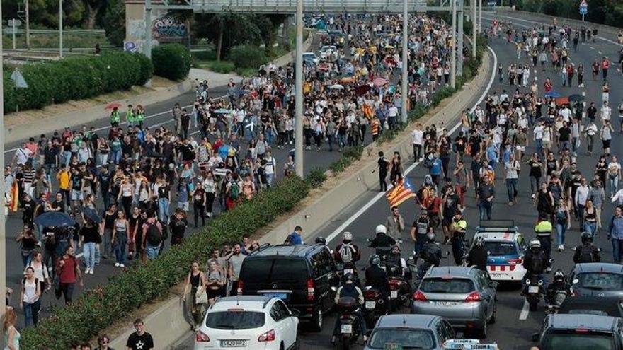 Carreteras y vías cortadas ahora en Barcelona y resto de Cataluña