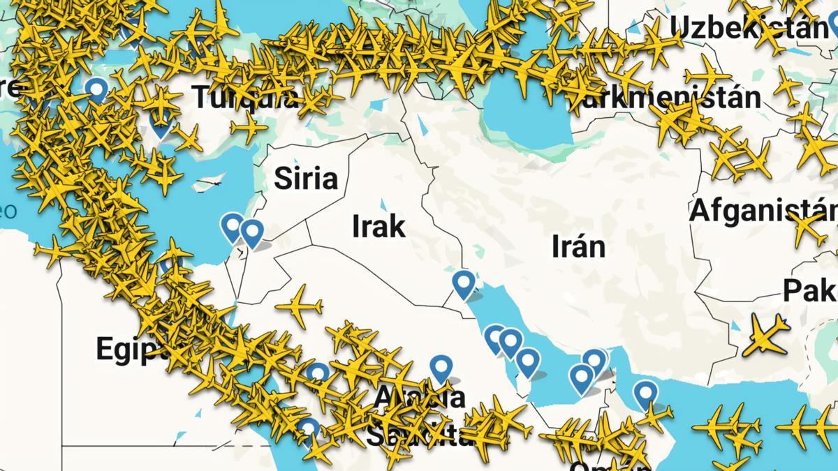 Imagen del espacio aéreo completamente vacío de aviones en Irán e Irak, este sábado a las tres de la tarde.