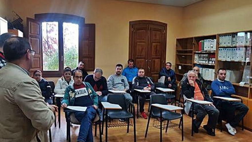 Alumnos en el acto de bienvenida ayer.