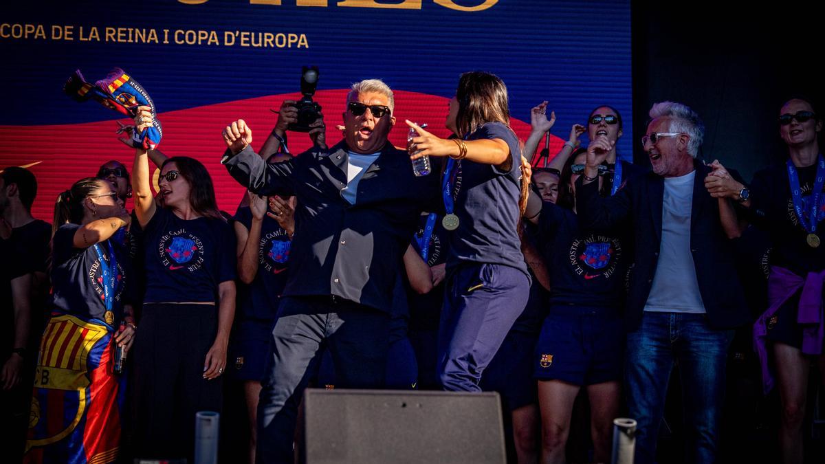 Barcelona 24/05/2026 Deportes. El Barcelona femenino celebra los títulos de la temporada con la afición un día después del ganar su cuarta Champions.
