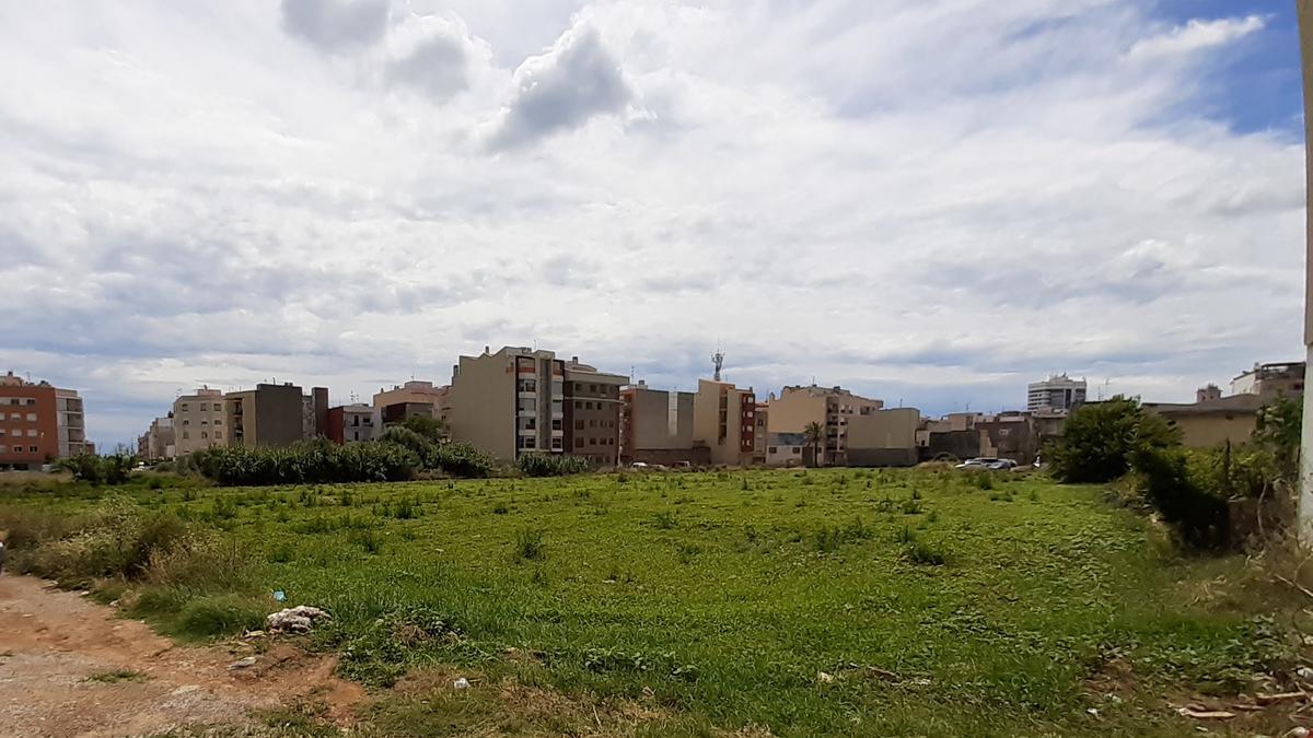 Esta es la parcela, ubicada en la UA7, donde se construirá el nuevo centro en Benicarló.