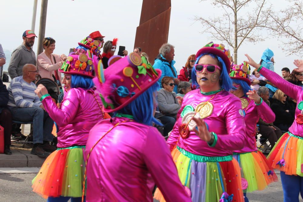 Roses viu un carnaval pletòric de gent i bon temps