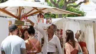 El mercadillo de Sant Joan acusa el calor y el Mundial