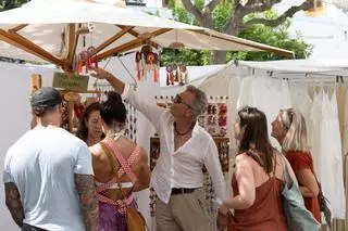 Galería: el mercadillo de Sant Joan en plena temporada de verano
