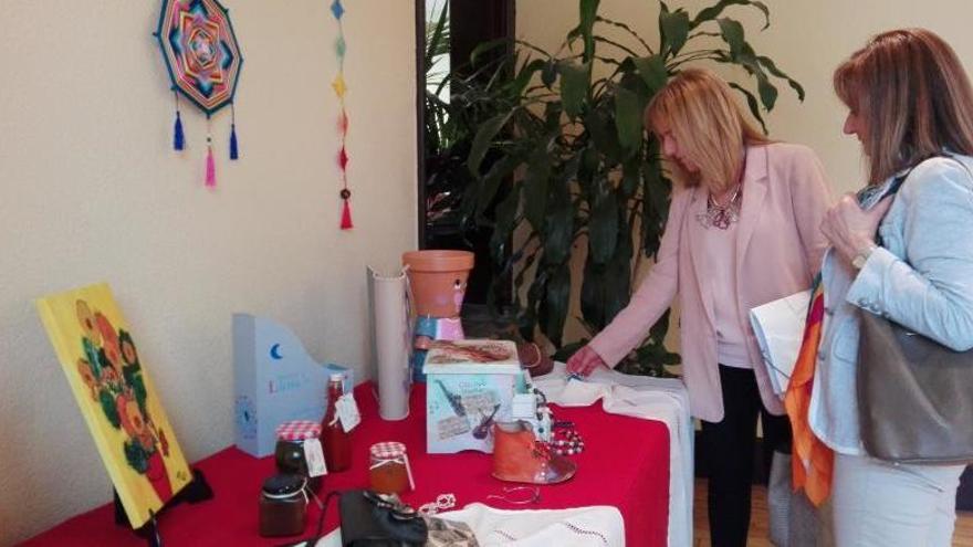 Exposición de trabajos de los centro sociales en Villa Magdalena