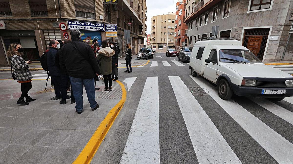 Refuerzan la seguridad en la calle Ángel tras contabilizar el paso de 10.000 vehículos al día