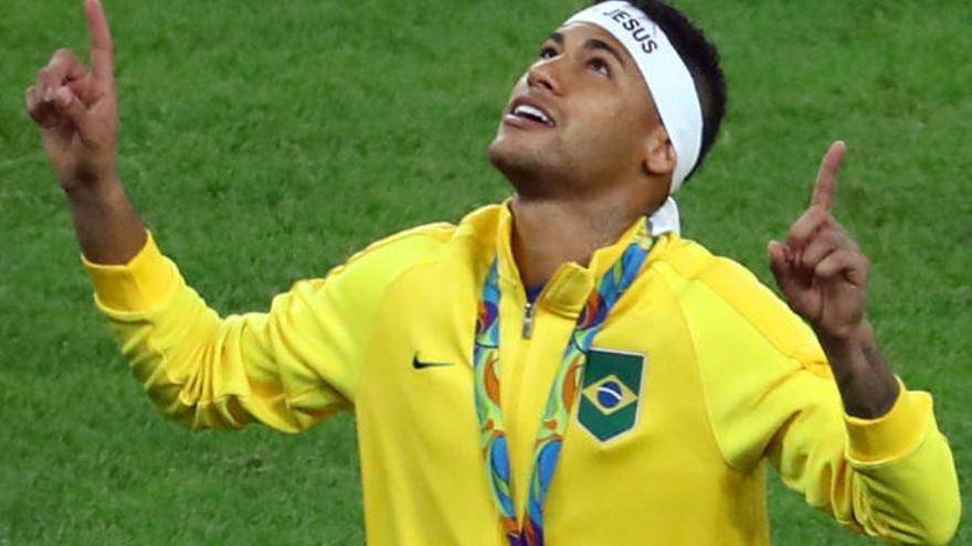 Neymar con el oro olímpico.