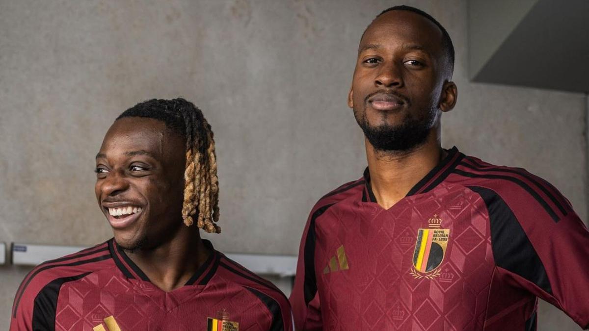 Doku y Lukebakio posan con la camiseta de Bélgica para la Eurocopa
