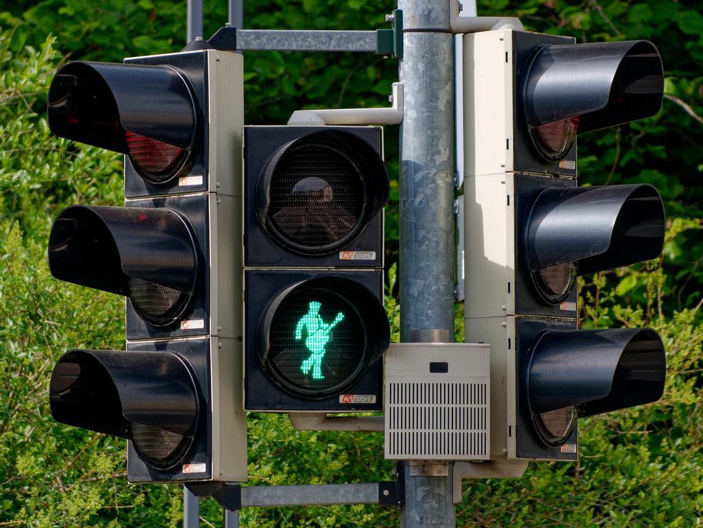Golpe de cadera de Elvis para cruzar en Friedberg, Alemania.