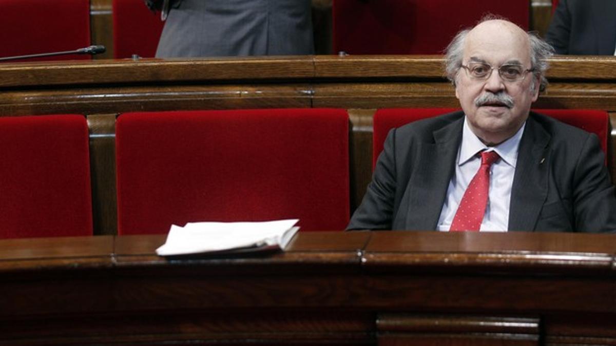 El 'conseller' Andreu Mas-Colell, en su escaño del Parlement, el pasado 23 de enero.