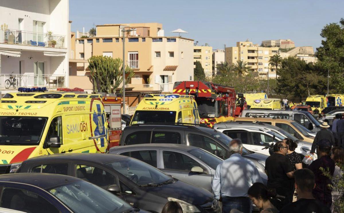 Acudieron hasta ocho ambulancias y tres camiones de Bomberos. |