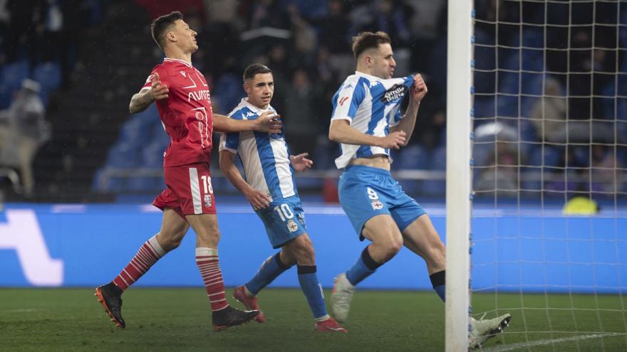 Damián Musto gesticula contrariado tras recibir el tanto del empate.