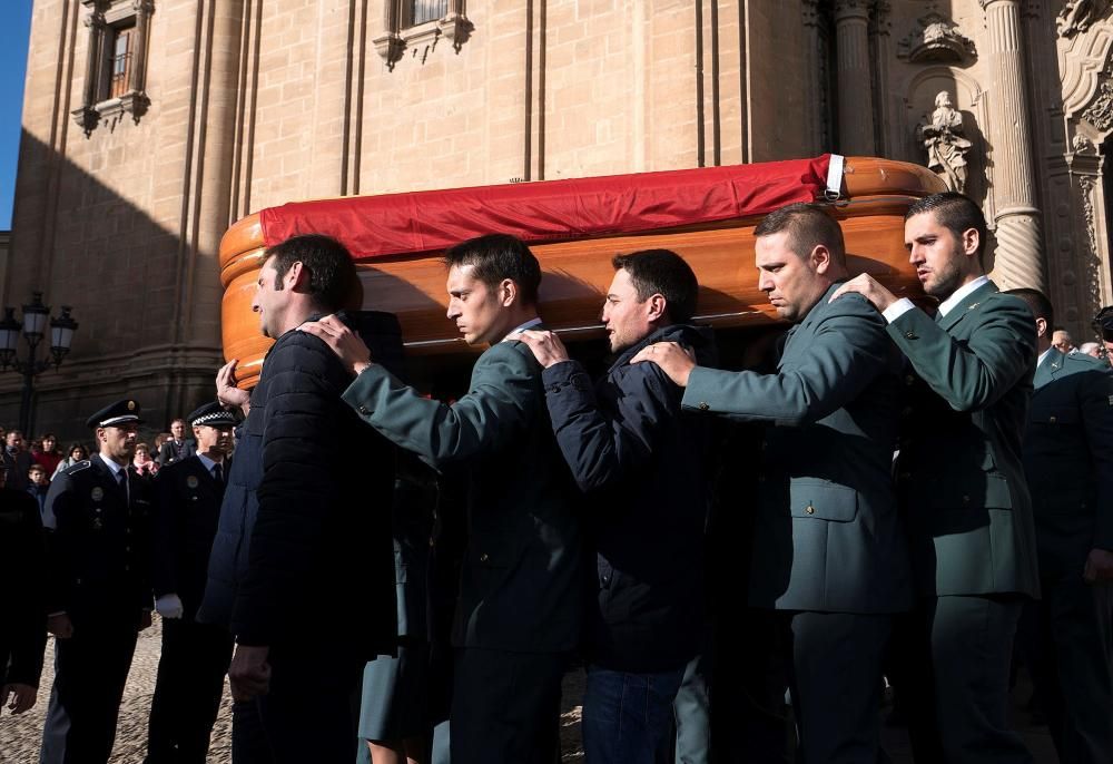 Multitudinaria despedida a los guardias civiles asesinados en Teruel