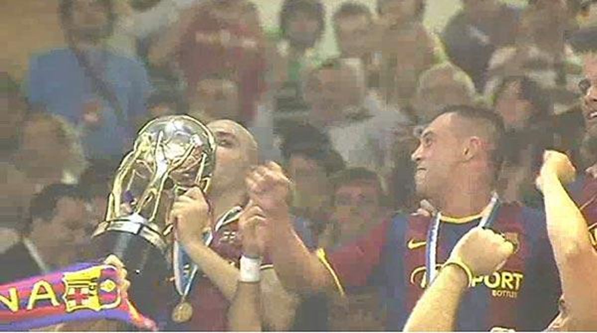 El Barça de futbol sala venç el Caja Segovia i es proclama campió de Lliga per primera vegada.