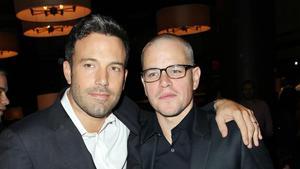 Ben Affleck y Matt Damon posan en el estreno del filme ’Argo’, en Nueva York.
