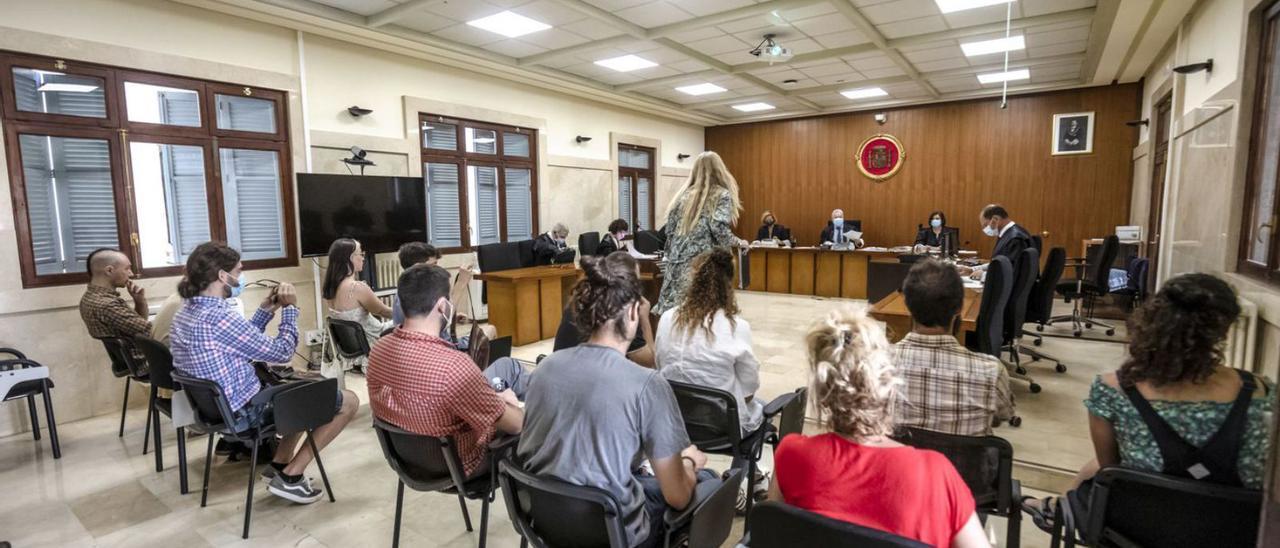 El juicio a doce acusados por una protesta antiturística en el Moll Vell finaliza hoy.