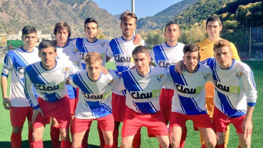 Equip titular de l´Avià, ahir al migdia a la Borda Mateu d´Andorra