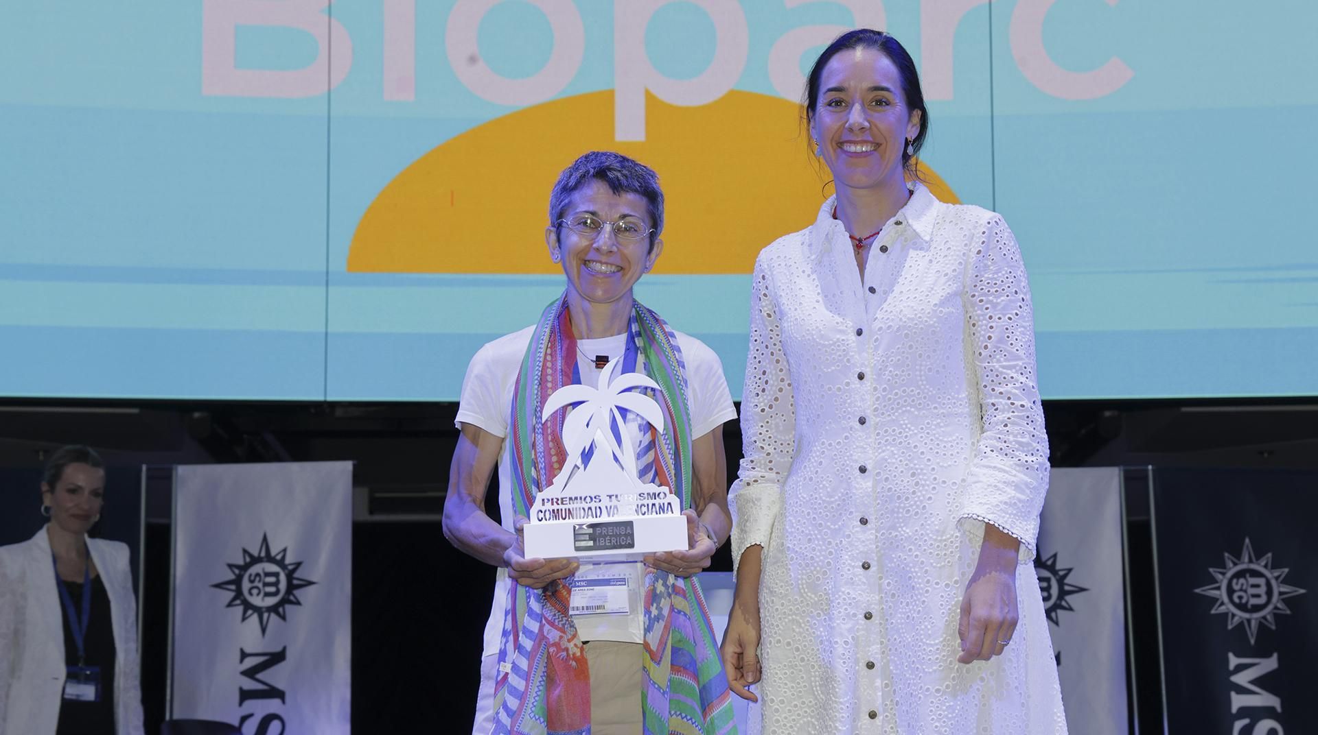 Pepa Crespo, directora de Comunicación en Bioparc Valencia, junto a Sofía Basterra, responsable de Relaciones Públicas de MSC Cruceros.