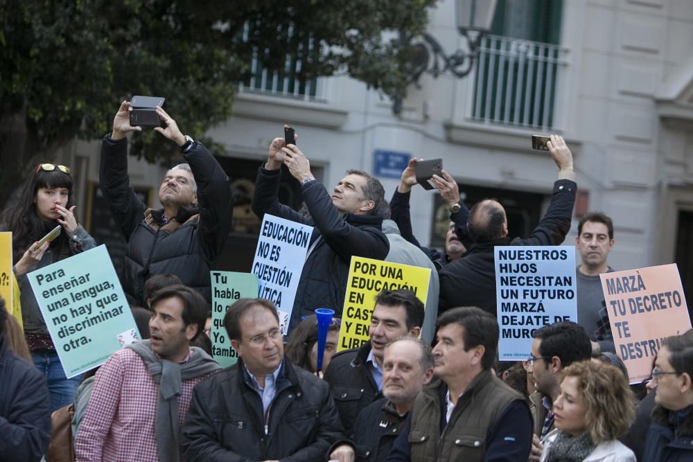 Manifestación en València contra el plurilingüismo