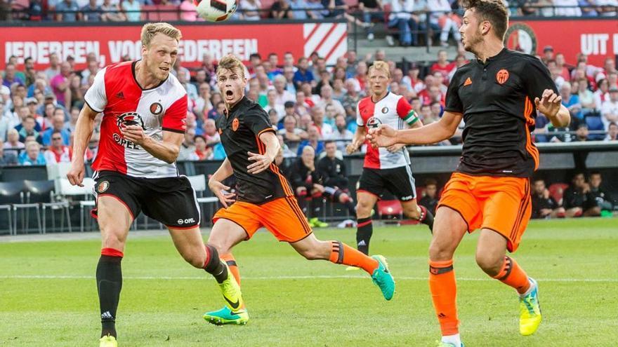 El Feyenoord, en un partido de pretemporada del año pasado frente al Valencia.