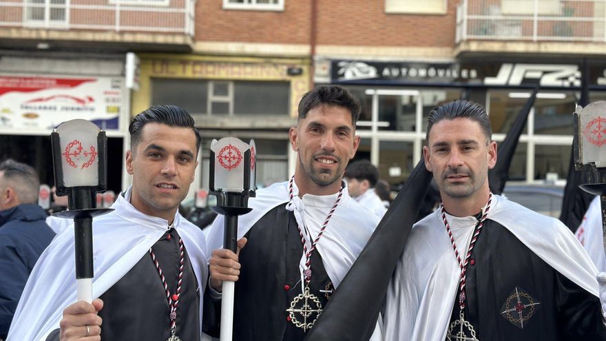 El Zamora CF vive la Semana Santa desde dentro: Dani Hernández, Carlos Ramos y Kike Márquez desfilan con Jesús en su Tercera Caída