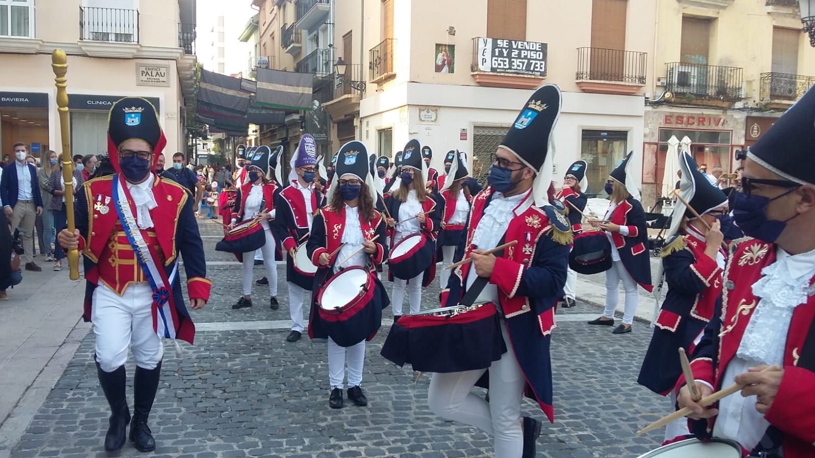 El Tio de la Porra de Gandia da la bienvenida a las fiestas