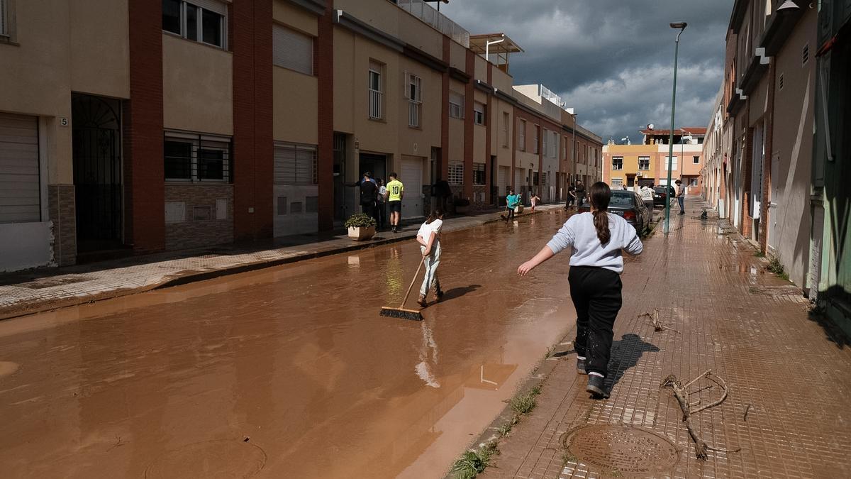 Limpieza de calles en Campanillas tras las lluvias