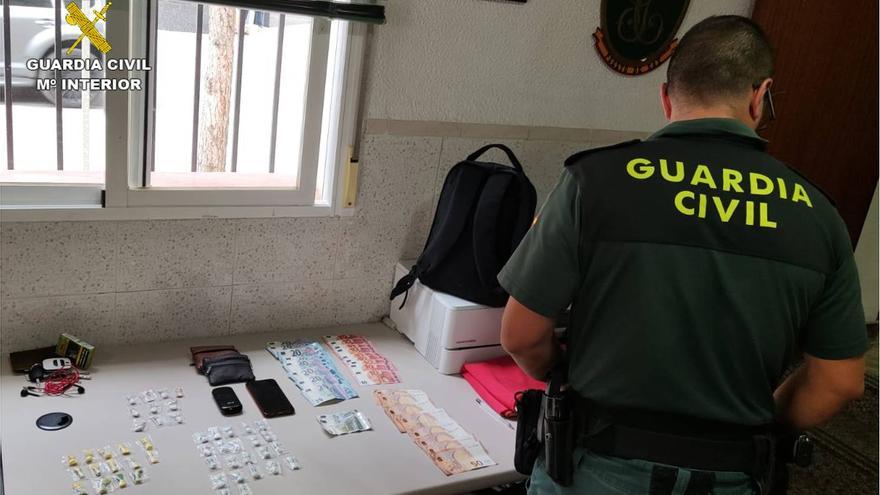 Dos arrestados en Sax acusados de 14 robos en viviendas y cuartelillos