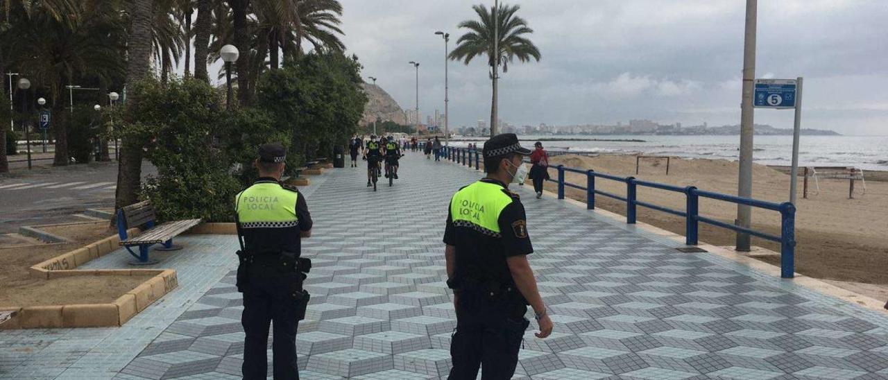 Intervenida de madrugada una discoteca con 14 personas, disueltos 4 botellones y un partido de fútbol en Alicante