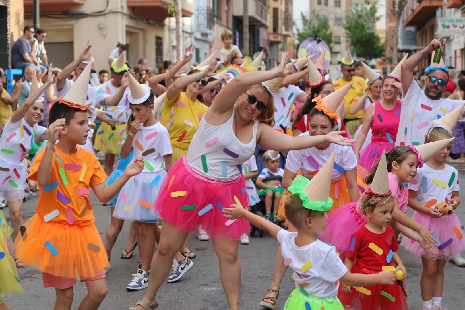 Galería | El Grau disfruta de su desfile de peñas
