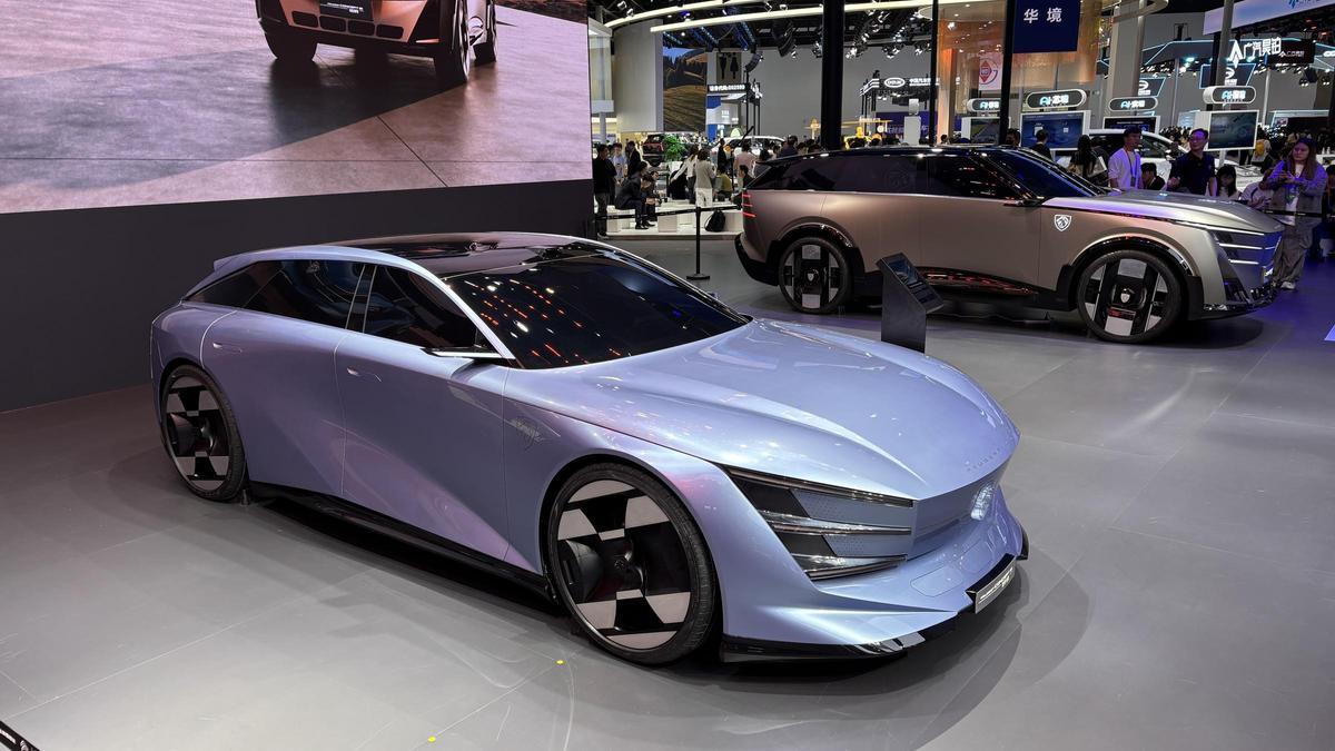 Peugeot Concept 6 expuesto en el Salón de Pekín