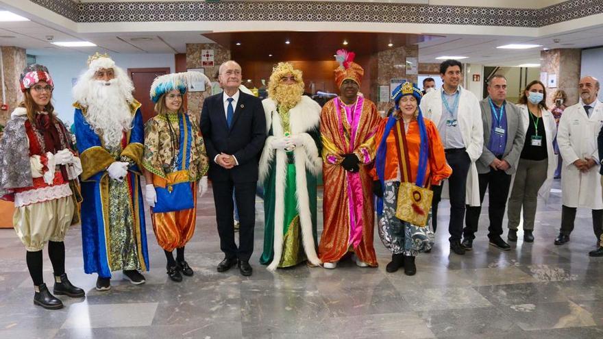 Los niños del Hospital Materno reciben la visita de los Reyes Magos