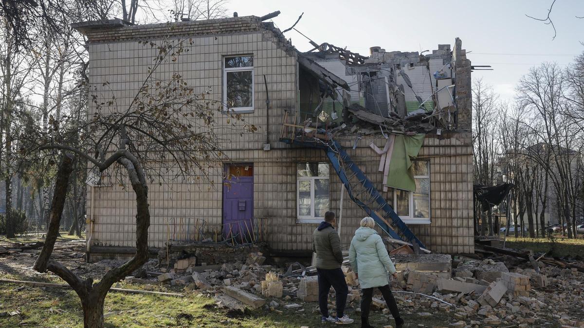 Daños causados en una vivienda por el impacto de uno de los drones lanzados por Rusia.