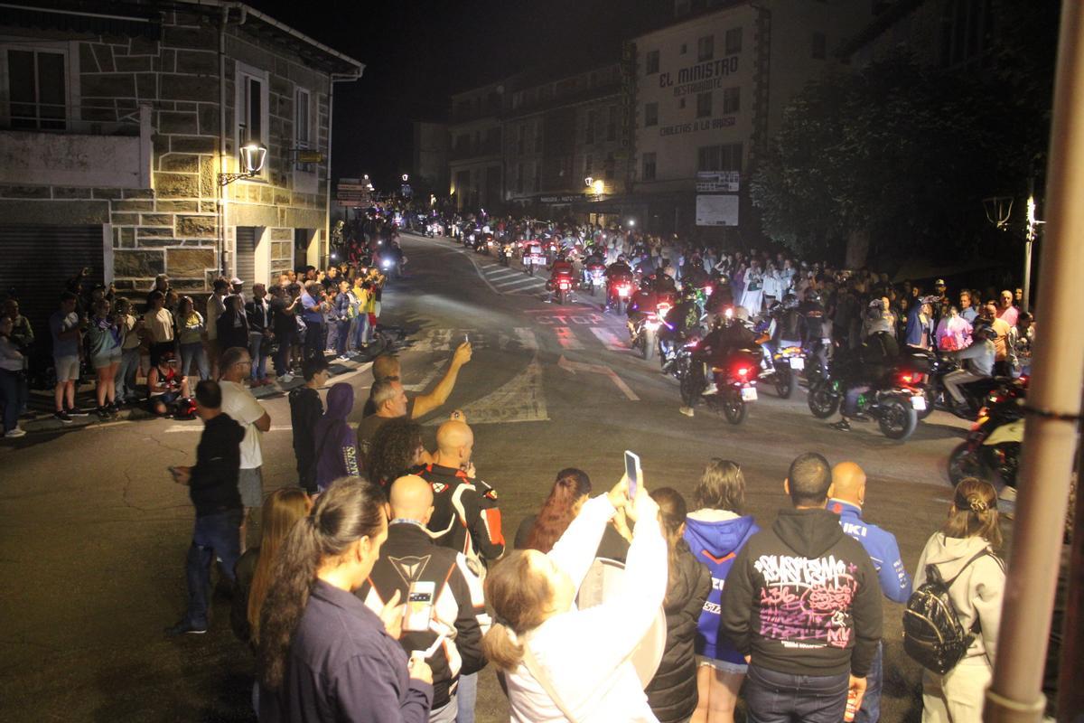 GALERÍA | Sanabria vive una noche mágica durante la concentración de motos