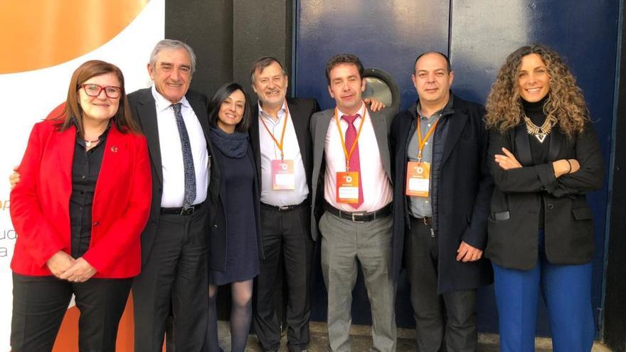 Torró junto a otros asistentes al encuentro de las ciudades de la Red Innpulso, en Terrassa