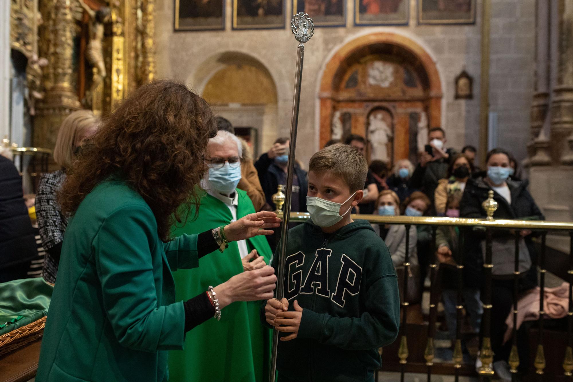 Entrada de nuevos hermanos en la Cofradía de la Virgen de la Esperanza