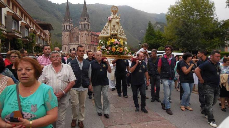 Procesión durante la novena del año pasado en Covadonga.