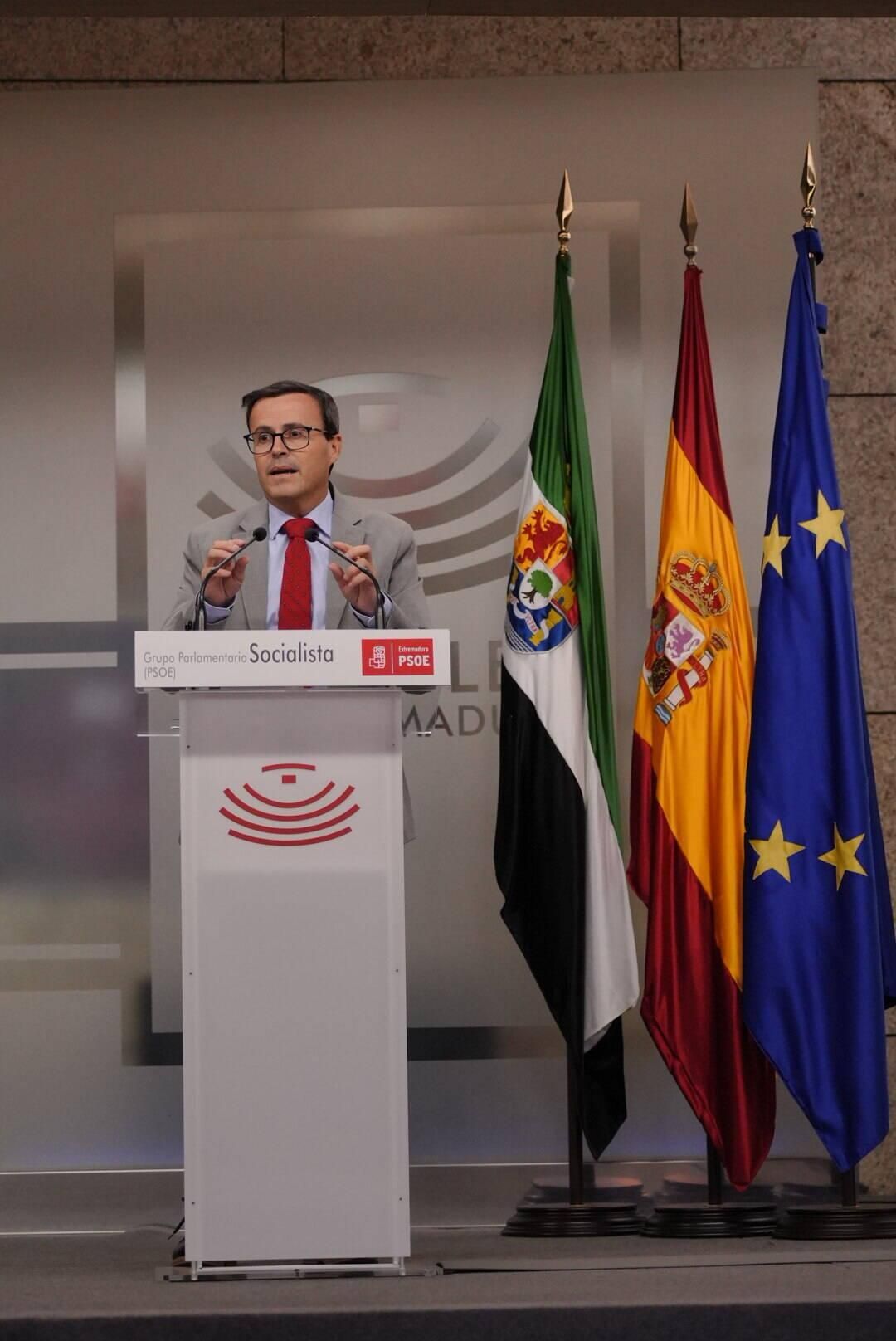 Fotogalería | Los portavoces en rueda de prensa tras el debate sobre el estado de Extremadura
