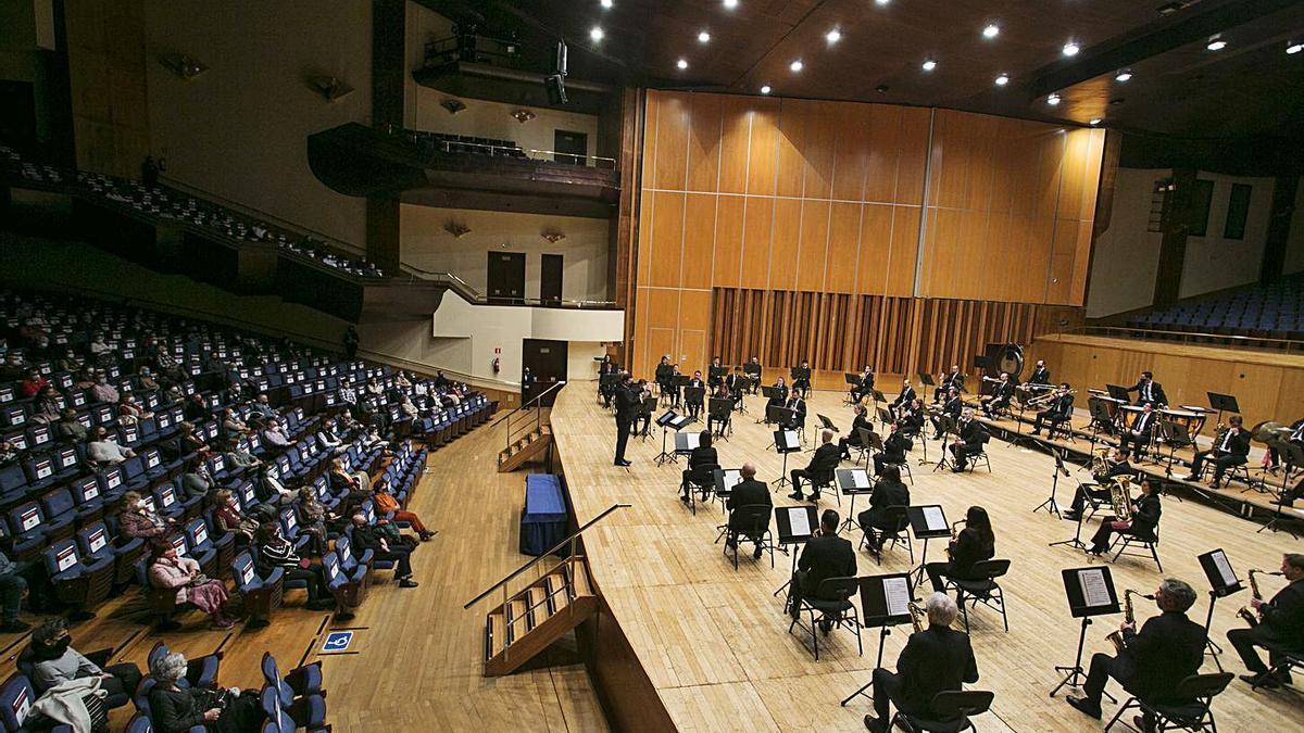 Tono operístico y melodías de Gershwin con la banda municipal  | IRMA COLLÍN