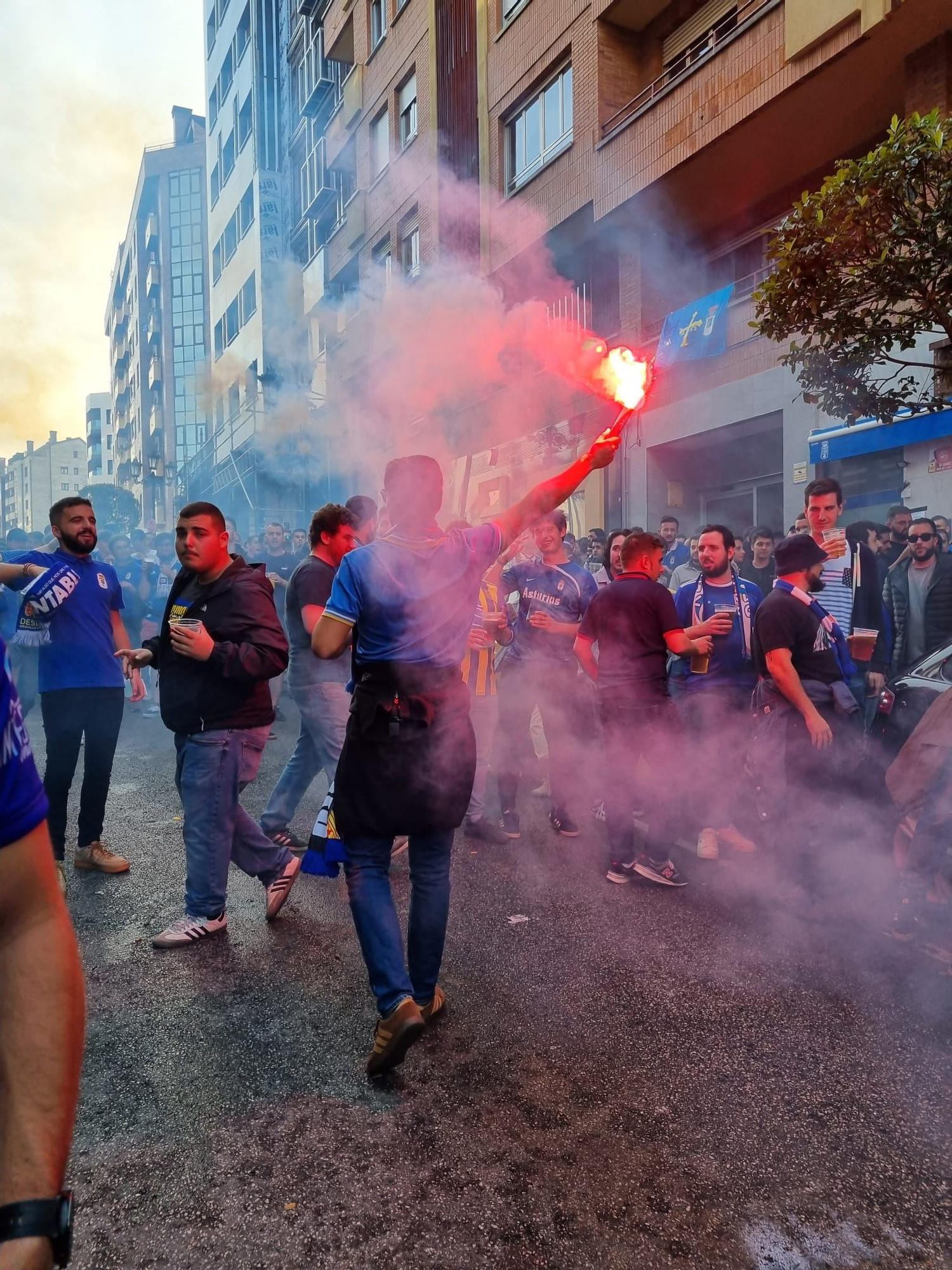 Ambiente de la afición oviedista en los prolegómenos del derbi