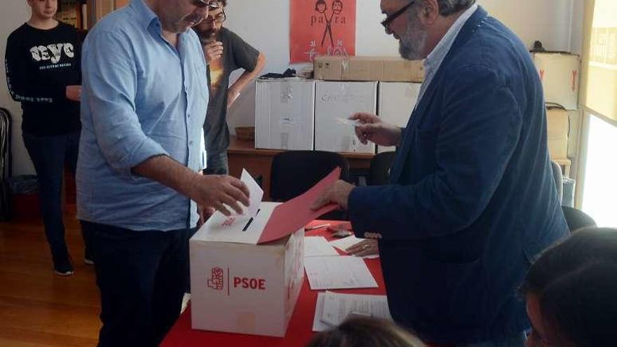 Votaciones en las primarias del domingo en Pontevedra. // R. Vázquez