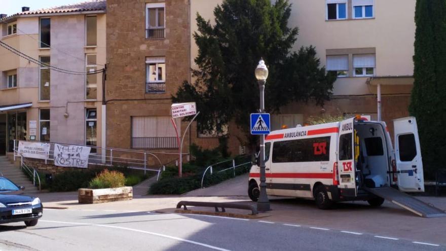 Una ambulància al Centre Sanitari del Solsonès