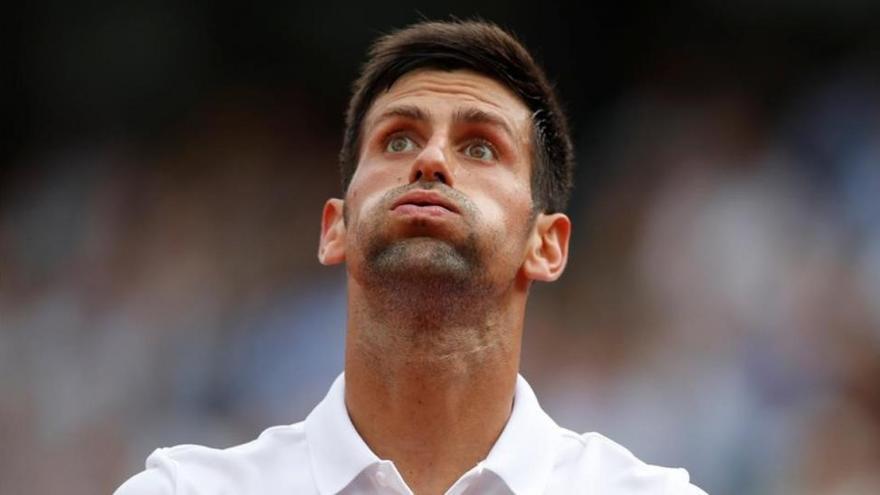 Djokovic sufre para pasar a octavos en Roland Garros