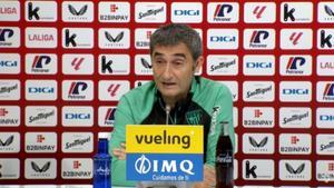 Valverde no cierra la puerta a la salida de Nico