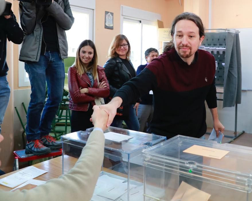 Pablo Iglesias votando