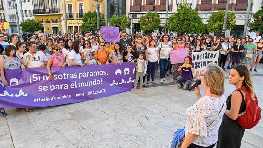 Extremadura se lanza a la calle en apoyo de la joven acosada