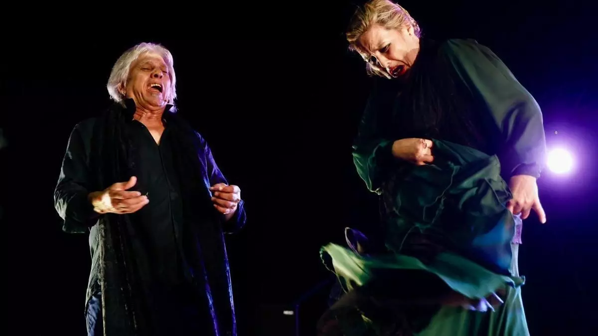 Córdoba se rompe la camisa en una Noche Blanca del Flamenco de homenajes, calor y hondura